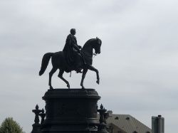 035 Koenig Johann Denkmal