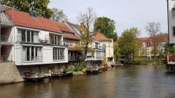 Schönes Flussufer