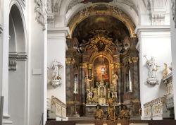 045 Das Neumünster