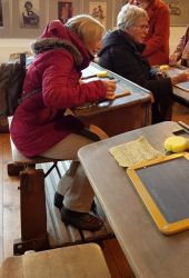 036 Frauen Unterwegs W2